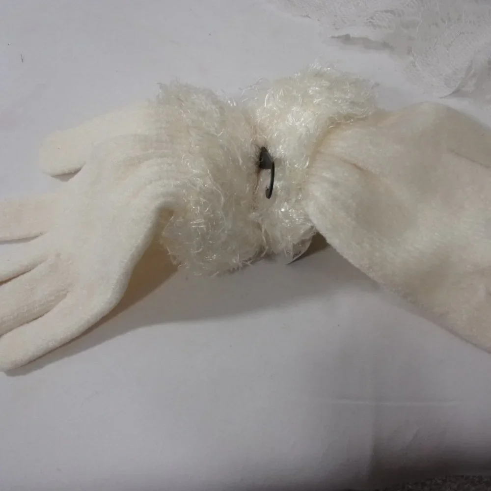 Fancy Cuff Knit Gloves Ivory NWT